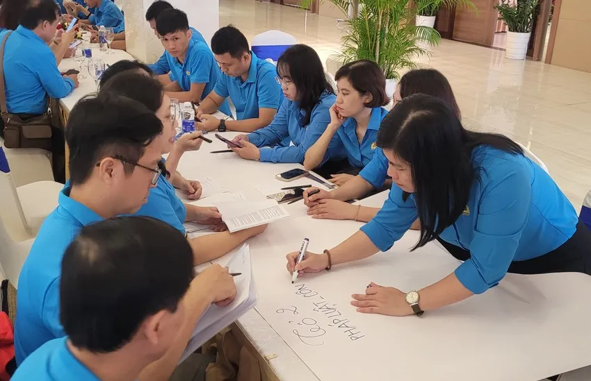 Một buổi sinh hoạt chuyên đề của cán bộ công đoàn ở TP.HCM. Ảnh minh họa: KHA NHIÊN Đề nghị có quy định sử dụng 2% kinh phí công đoàn khi xảy ra biến cố như COVID-19