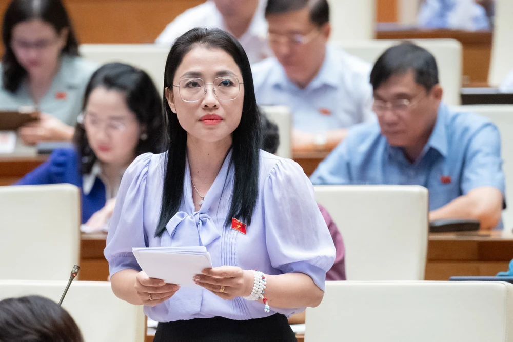Đại biểu Trần Khánh Thu (đoàn Thái Bình). Ảnh: PHẠM THẮNG Đề xuất không quy định cứng tỉ lệ phân phối 2% kinh phí công đoàn