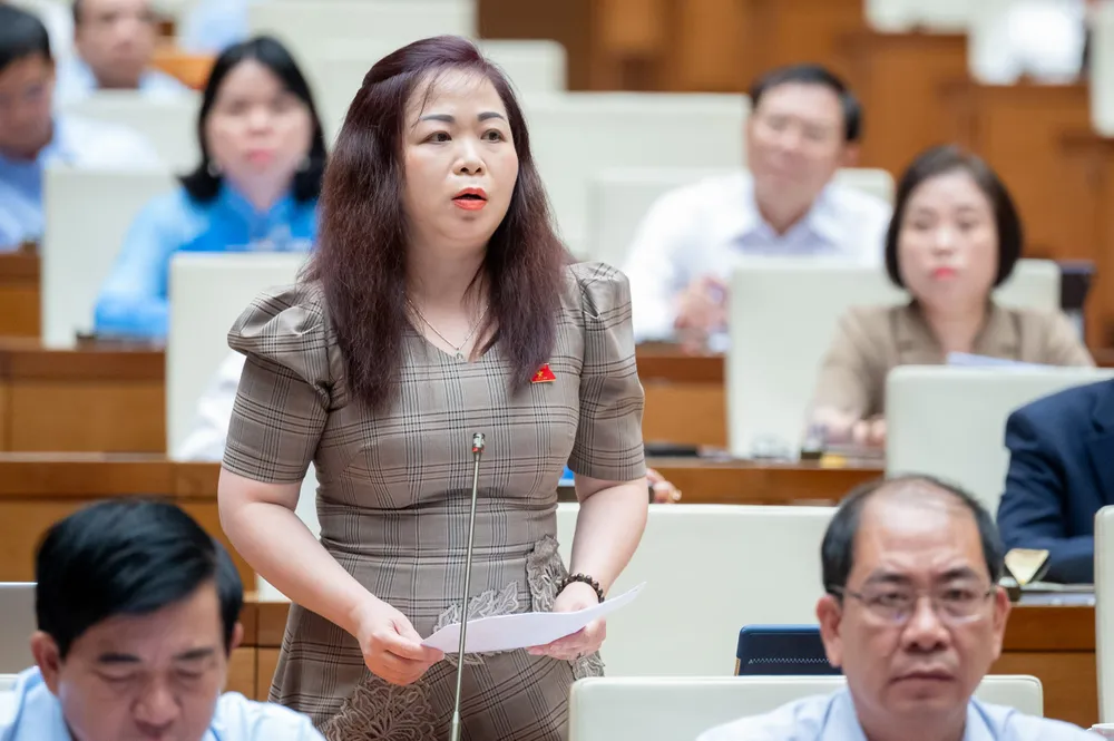 Đại biểu Vũ thị Lưu Mai (đoàn TP Hà Nội). Ảnh: PHẠM THẮNG dai-bieu-noi-chi-256-000-ti-dong-phat-trien-van-hoa-la-qua-lon-bo-truong-vh-tt-dl-noi-quan-trong-la-cach-cho-vu-thi-luu-mai.jpg