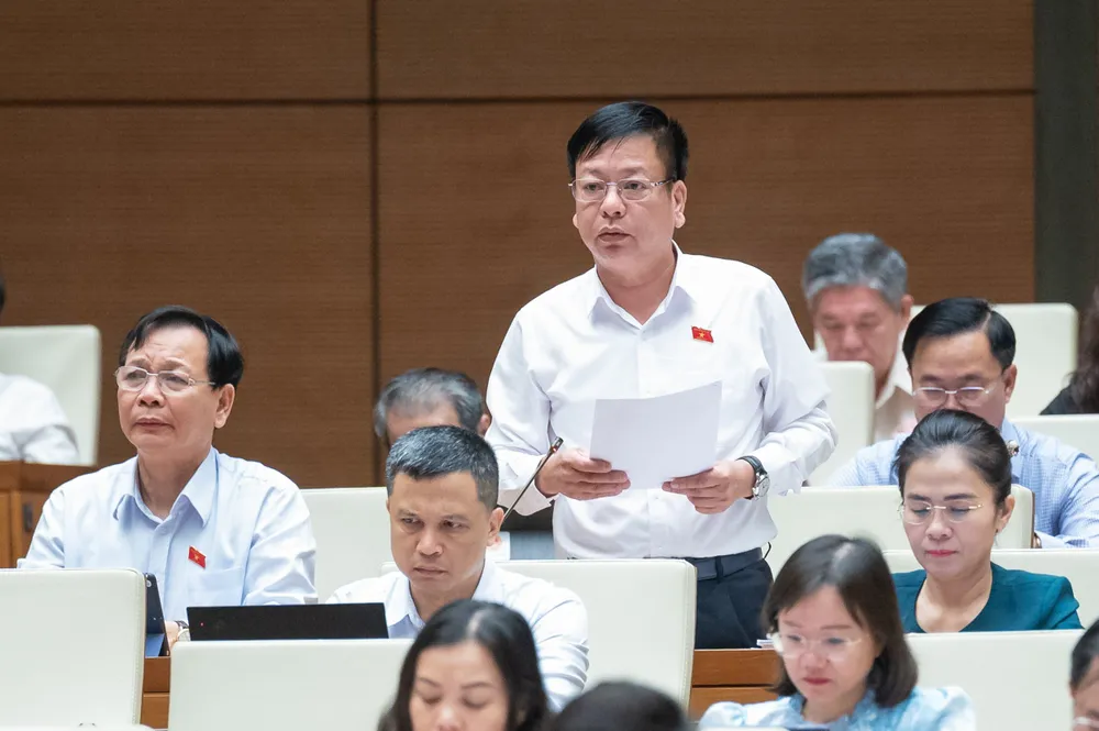 Phó Chủ nhiệm Ủy ban Pháp luật Nguyễn Trường Giang (đoàn Đắk Nông). Ảnh: QH tranh-luan-ve-nha-o-ket-hop-kinh-doanh-phai-co-giai-phap-ngan-chay-nguyen-truong-giang.jpg