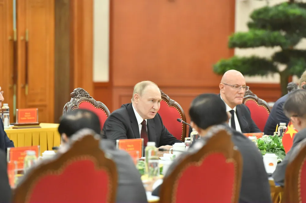 Tổng thống Liên bang Nga Vladimir Putin và Đoàn Liên bang Nga tại cuộc hội đàm với Tổng Bí thư Nguyễn Phú Trọng. Ảnh: VGP tong-bi-thu-nguyen-phu-trong-hoi-dam-voi-tong-thong-nga-vladimir-putin-vgp-2.jpg
