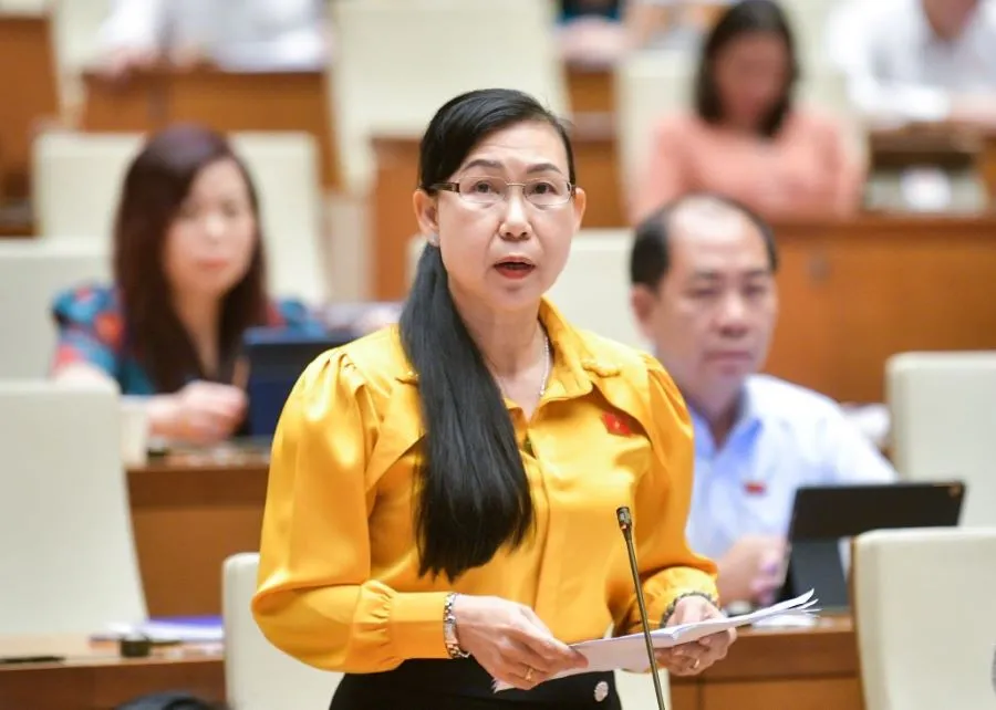 ĐB Phan Thị Mỹ Dung đề nghị không quy định công chức tư pháp - hộ tịch giám sát tư pháp trực tiếp người chưa thành niên. Ảnh: QH Đề nghị không quy định công chức tư pháp – hộ tịch giám sát tư pháp người chưa thành niên