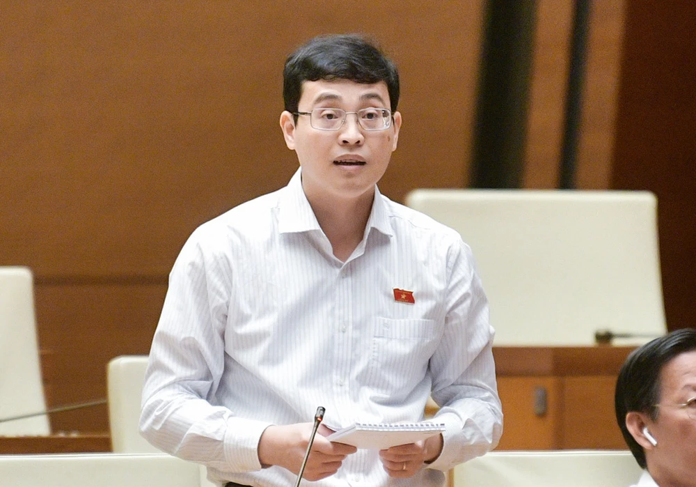 ĐBQH Đỗ Đức Hiển (đoàn TP.HCM). Ảnh: PHẠM THẮNG ĐBQH Đỗ Đức Hiển: Băn khoăn phạm vi điều chỉnh, đề nghị đổi tên Luật Tư pháp người chưa thành niên