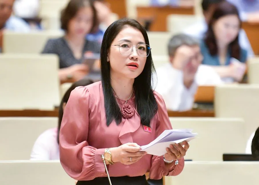 ĐB Trần Khánh Thu đề nghị quan tâm hơn đến các nạn nhân mua bán người là nam giới. Ảnh: QH Ngoài phụ nữ, thai nhi, nam giới cũng là nạn nhân của mua bán người, cần quan tâm!