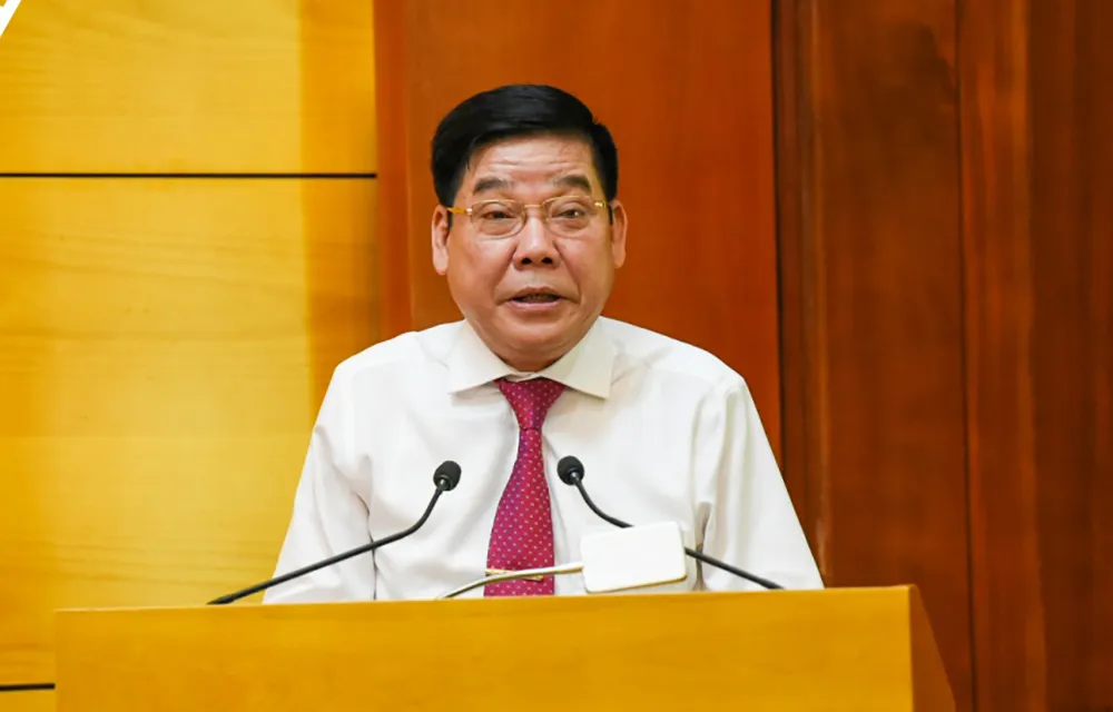 Tân Bí thư Tỉnh ủy Bắc Giang Nguyễn Văn Gấu phát biểu nhận nhiệm vụ. Ảnh: VOV bo-chinh-tri-phan-cong-trung-tuong-nguyen-van-gau-giu-chuc-bi-thu-bac-giang-1.jpg