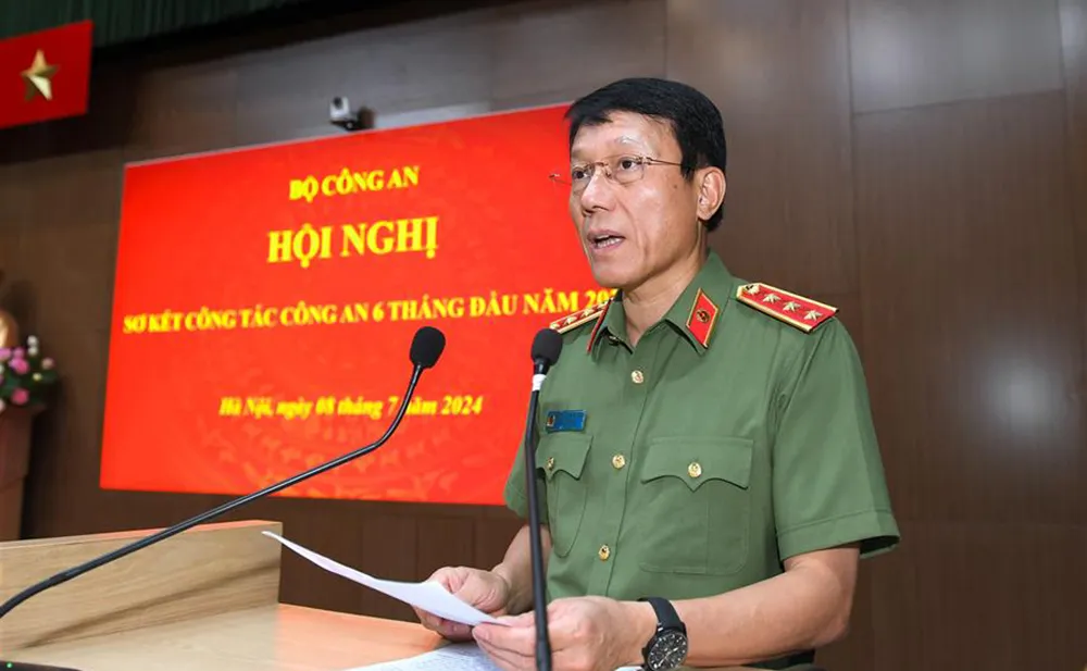 Thượng tướng Lương Tam Quang, Bộ trưởng Bộ Công an, phát biểu tiếp thu tại hội nghị. Ảnh: BCA bo-cong-an-day-nhanh-dieu-tra-xu-ly-cac-vu-an-lon-va-moi-luong-tam-quang.jpg