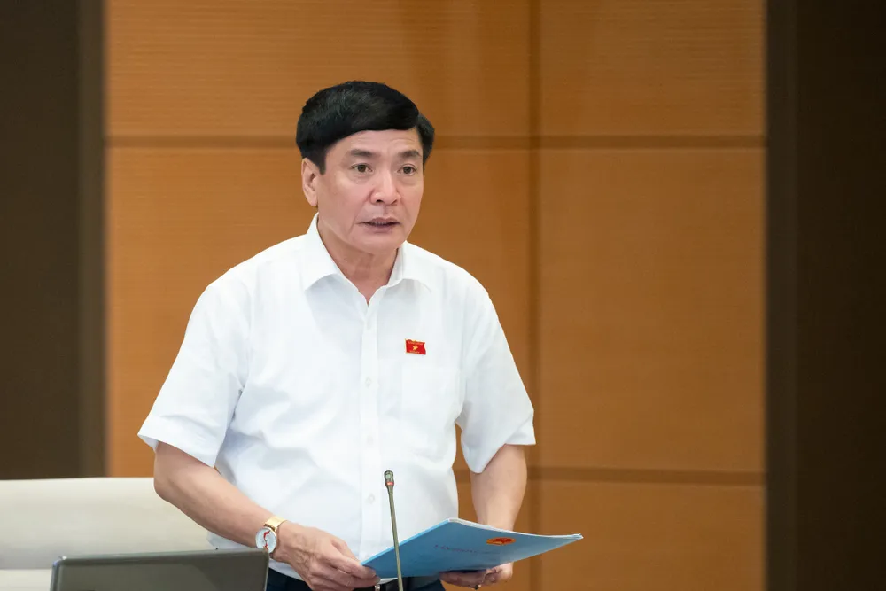 Tổng Thư ký Quốc hội Bùi Văn Cường phát biểu tại phiên họp. Ảnh: PHẠM THẮNG Chính phủ sẽ báo cáo Quốc hội về cải cách tiền lương vào giữa năm 2025