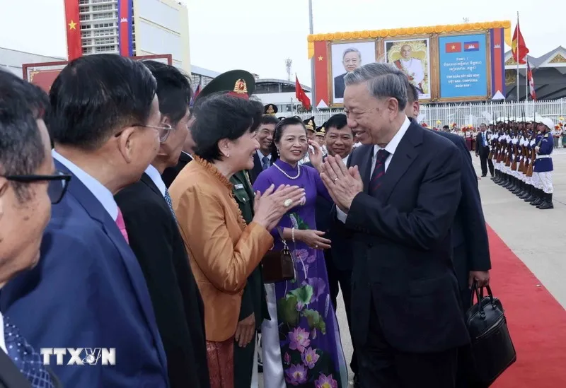 Chủ tịch nước Tô Lâm và đoàn đại biểu cấp cao Việt Nam kết thúc tốt đẹp chuyến thăm cấp Nhà nước tới Vương quốc Campuchia. Ảnh: TTXVN chu-tich-nuoc-to-lam-ket-thuc-tot-dep-chuyen-tham-den-vuong-quoc-campuchia-1.jpg