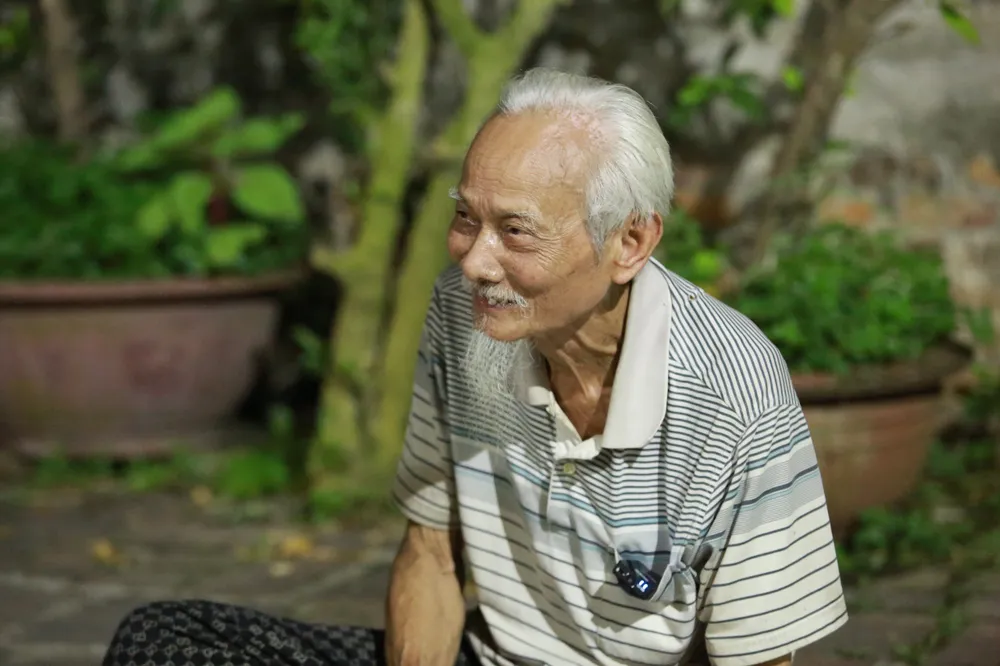 Trong mắt ông Ngô Bá Dục, nguyên Hiệu trưởng trường THPT Cổ Loa, Tổng Bí thư Nguyễn Phú Trọng là một người rất gần gũi. Ảnh: PHI HÙNG ngo-ba-duc.jpg