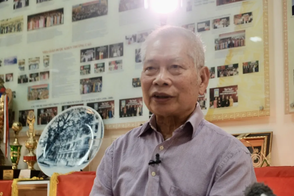 Ông Nguyễn Văn Cộng, cựu học sinh trường Nguyễn Gia Thiều, chia sẻ về những kỷ niệm với người bạn cùng lớp. Ảnh: PHI HÙNG nguyen-van-cong.jpg