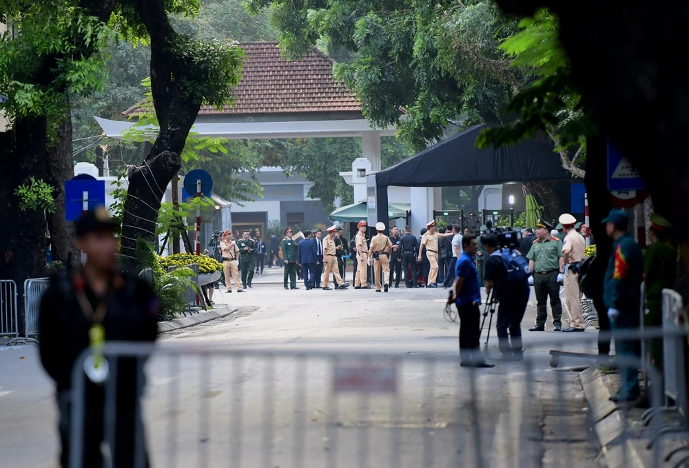 an-ninh-vao-vieng-le-tang (3).jpg