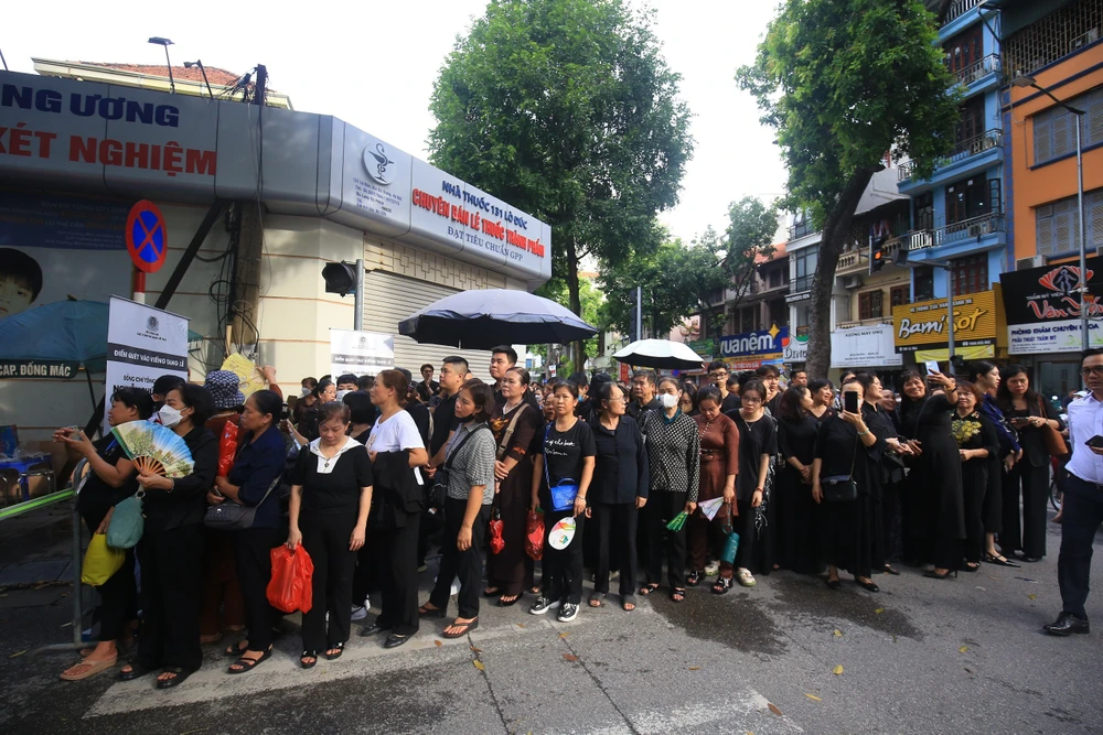 doan-nguoi-cho-vao-vieng (4).jpg