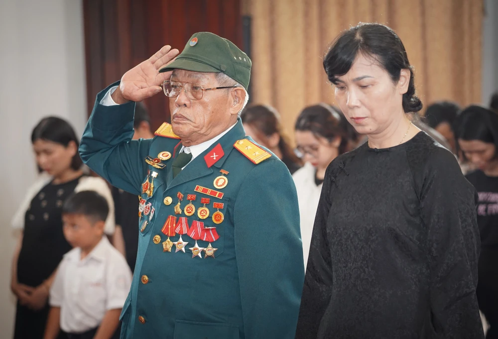 vieng-tai-hoi-truong-thong-nhat-thuan-van (12).jpg