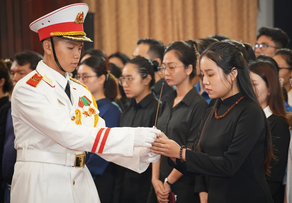 vieng-tai-hoi-truong-thong-nhat-thuan-van (3).jpg