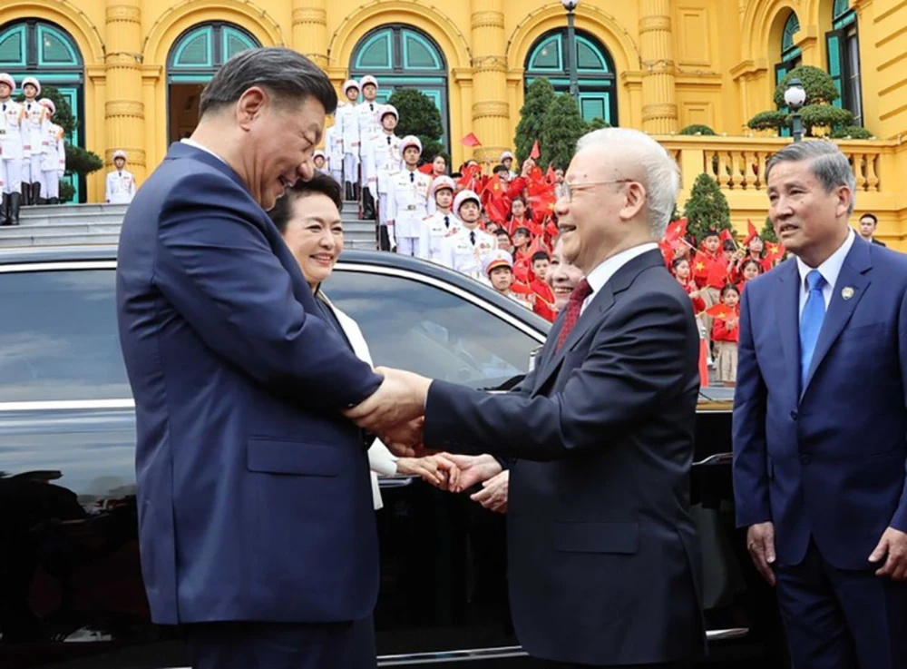 Tổng Bí thư Nguyễn Phú Trọng chủ trì đón Tổng Bí thư, Chủ tịch nước Tập Cận Bình thăm Việt Nam tháng 12-2023. Ảnh: TTXVN le-don-tong-bi-thu-chu-tich-nuoc-trung-quoc-tap-can-binh-2-9314-9599.jpg