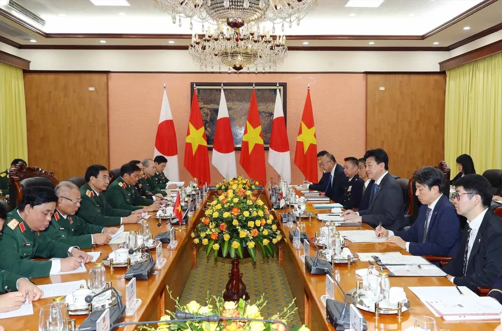 Đại tướng, Bộ trưởng Quốc phòng Phan Văn Giang và Bộ trưởng Quốc phòng Nhật Bản Kihara Minoru hội đàm. Ảnh: TTXVN dai-tuong-phan-van-giang-chu-tri-le-don-hoi-dam-voi-bo-truong-bo-quoc-phong-nhat-ban (4).jpg