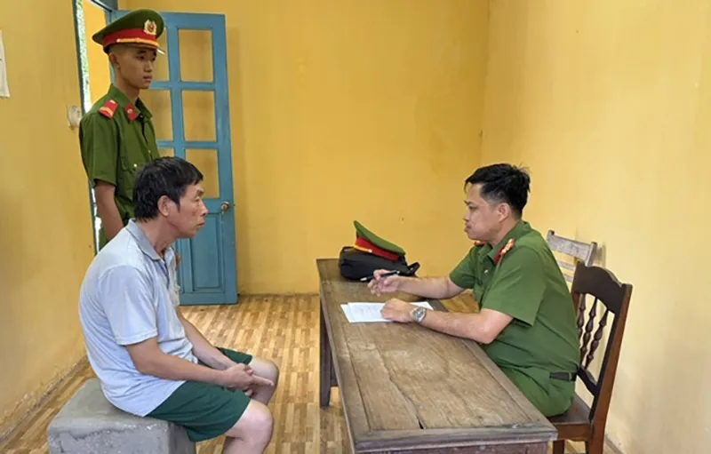 Nguyễn Văn Dũng tại Công an huyện Cư Jút. Ảnh: M.Q Bắt người đàn ông ở Đắk Nông trốn truy nã tại TP.HCM