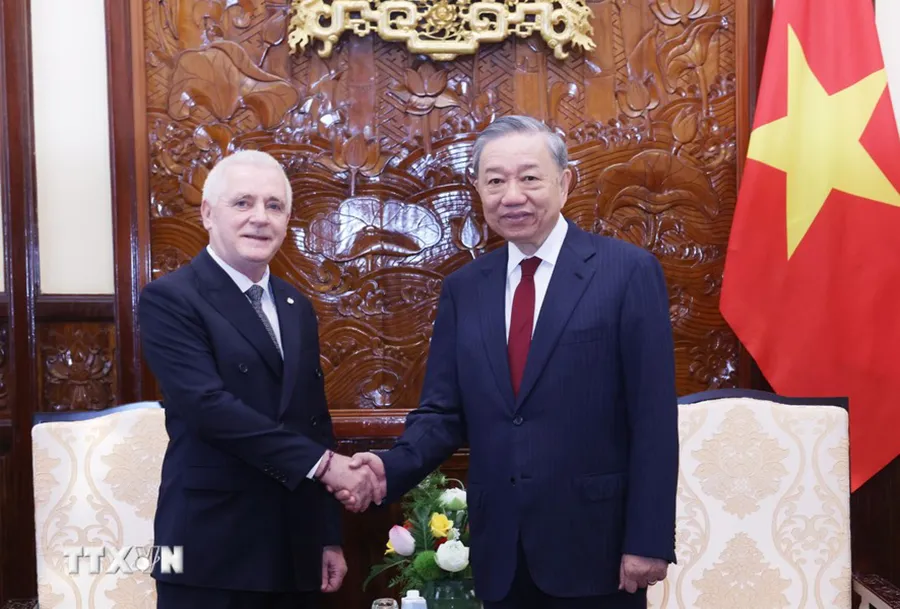 chum-anh-tong-bi-thu-chu-tich-nuoc-to-lam-tiep-dai-su-cac-nuoc-trinh-quoc-thu (7).jpg