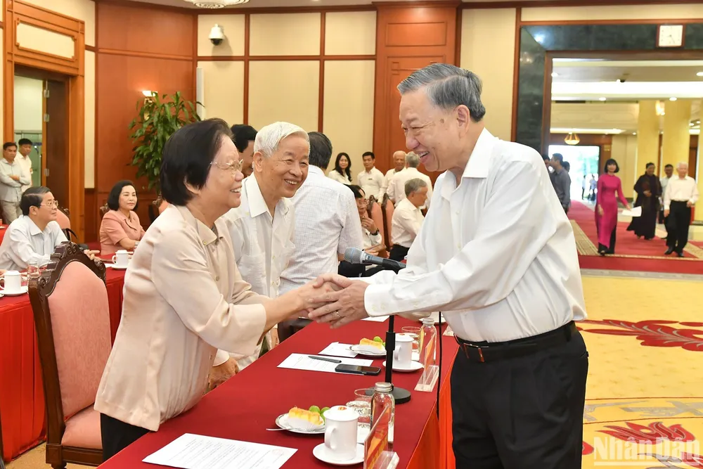 Tổng Bí thư, Chủ tịch nước Tô Lâm với các đại biểu dự Hội nghị. Ảnh: BÁO NHÂN DÂN Sẽ kiện toàn các chức danh lãnh đạo cấp cao vào kỳ họp Quốc hội tháng 10