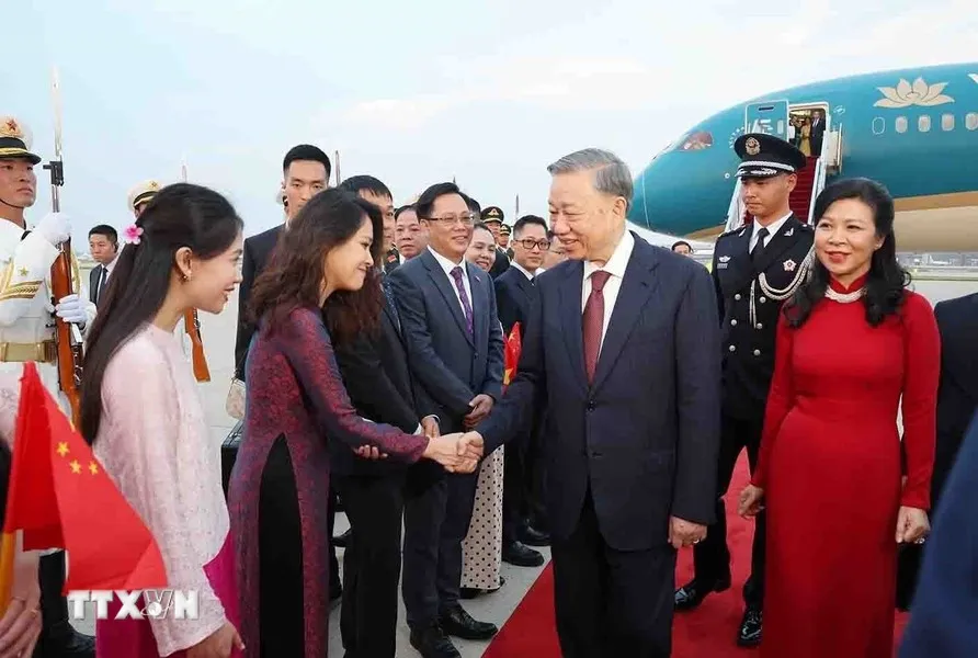 Tổng Bí thư, Chủ tịch nước Tô Lâm và Phu nhân đã đến thủ đô Bắc Kinh