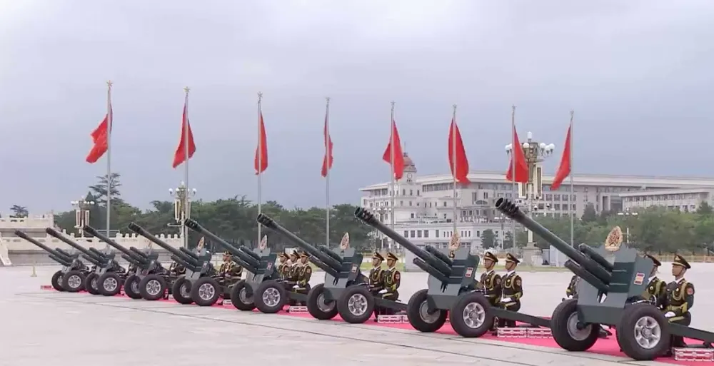 Trung Quốc bắn 21 phát đại bác chào mừng Tổng Bí thư, Chủ tịch nước Tô Lâm và Phu nhân cùng Đoàn Đại biểu Cấp cao Việt Nam. Ảnh: BÁO THẾ GIỚI VÀ VIỆT NAM ban-dai-bac-tong-bi-thu-to-lam.png