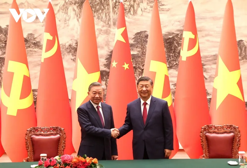 Tổng Bí thư, Chủ tịch Trung Quốc Tập Cận Bình và Tổng Bí thư, Chủ tịch nước Tô Lâm. Ảnh: VOV viet-trung-ky-ket-14-van-kien-hop-tac-trong-do-co-tuyen-duong-sat-mong-cai-ha-long-ha-noi (2).jpg