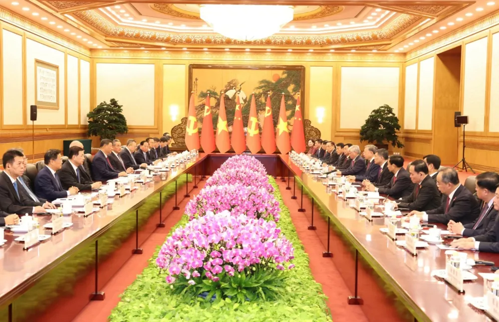 Tổng Bí thư, Chủ tịch nước Tô Lâm hội đàm với Tổng Bí thư, Chủ tịch nước Trung Quốc Tập Cận Bình. Ảnh: BÁO THẾ GIỚI VÀ VIỆT NAM tong-bi-thu-to-lam-dua-quan-he-hop-tac-viet-trung-phat-trien-toan-dien.png