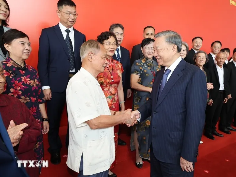 Trong chương trình thăm cấp Nhà nước tới Trung Quốc, trưa 18-8, tại TP Quảng Châu, tỉnh Quảng Đông, Tổng Bí thư, Chủ tịch nước Tô Lâm gặp gỡ đại diện nhân sỹ hữu nghị Trung Quốc. Ảnh: TTXVN Trung Quốc đón tiếp trọng thị Tổng Bí thư, Chủ tịch nước Tô Lâm với nhiều biệt lệ