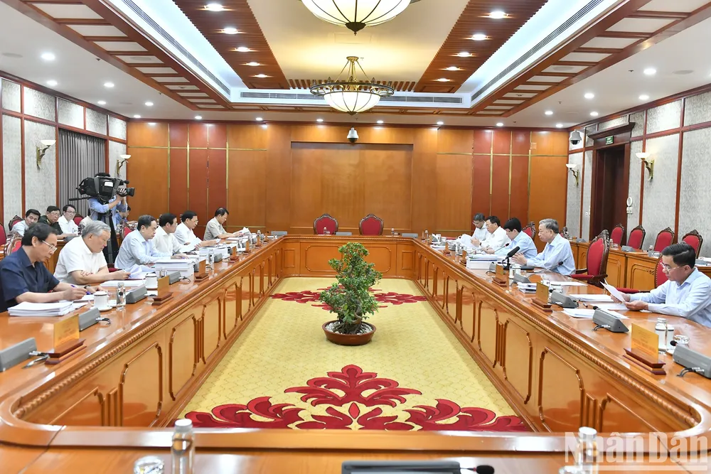 Bộ Chính trị cho ý kiến về Quy hoạch TP.HCM thời kỳ 2021 - 2030, tầm nhìn đến năm 2050. Ảnh: NHÂN DÂN bo-chinh-tri-hop-cho-y-kien-ve-quy-hoach-tp-hcm.jpg