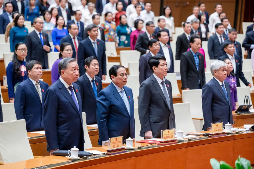 Các đại biểu chào cờ tại Kỳ họp nhung-nhan-su-se-duoc-quoc-hoi-bau-phe-chuan-bo-nhiem-va-mien-nhiem-tai-ky-hop-bat-thuong-thu-8-2.jpg