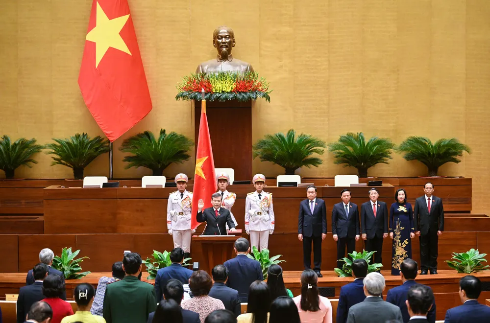 Tân Chánh án TAND Tối cao Lê Minh Trí tuyên thệ nhậm chức. Ảnh: PHẠM THẮNG toan-van-thong-cao-ve-ket-qua-ky-hop-bat-thuong-lan-thu-8-quoc-hoi-khoa-xv-2.jpg