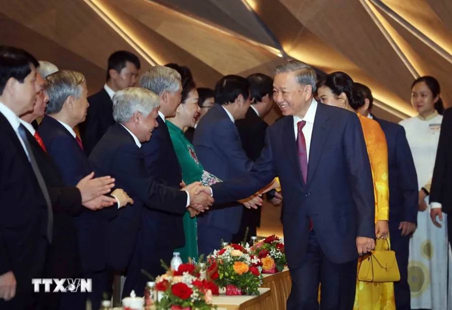 Tổng Bí thư, Chủ tịch nước Tô Lâm cùng các đại biểu tại buổi lễ. Ảnh: TTXVN tong-bi-thu-chu-tich-nuoc-nhat-dinh-viet-nam-se-tien-vao-ky-nguyen-vuon-minh-cua-dan-toc.jpg