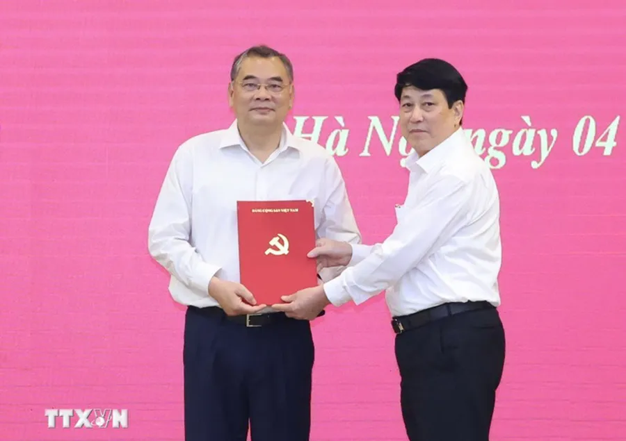 bo-nhiem-trung-tuong-to-an-xo-va-2-nhan-su-khac-lam-tro-ly-thu-ky-cua-tong-bi-thu-chu-tich-nuoc (1).jpg