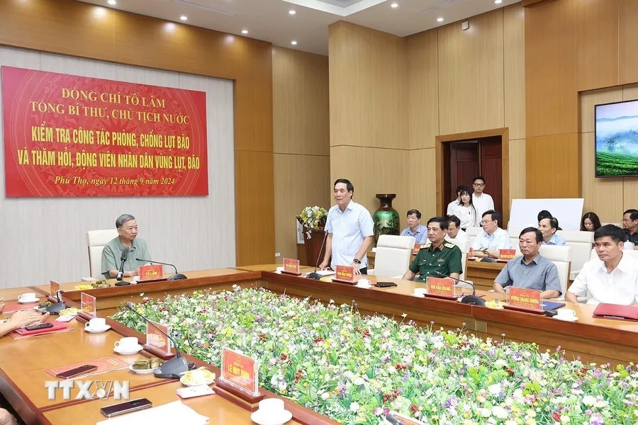 Ông Bùi Minh Châu, Bí thư Tỉnh ủy, Chủ tịch HĐND tỉnh Phú Thọ, báo cáo tại buổi làm việc. Ảnh: TTXVN Sớm xây dựng lại cầu Phong Châu bị sập ở Phú Thọ