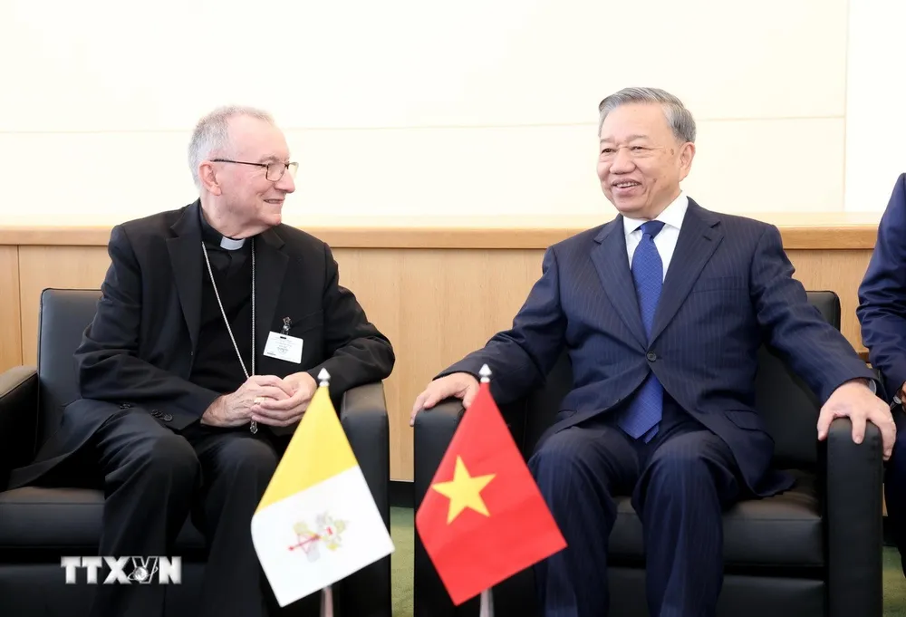 Tổng Bí thư, Chủ tịch nước Tô Lâm gặp Thủ tướng Tòa thánh Vatican, Hồng y Pietro Parolin. Ảnh: TTXVN tong-bi-thu-chu-tich-nuoc-to-lam-gap-thu-tuong-toa-thanh-vatican-1.jpg