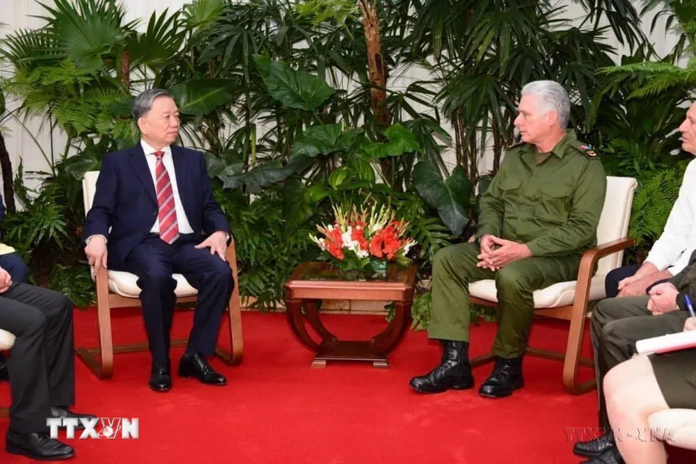 Bí thư thứ nhất Đảng Cộng sản Cuba, Chủ tịch nước Miguel Mario Díaz-Canel Bermúdez tiếp Tổng Bí thư, Chủ tịch nước Tô Lâm (khi đó là Bộ trưởng Công an) trong chuyến thăm chính thức Cuba năm 2022. Ảnh: TTXVN Việt Nam - Cuba hơn 6 thập kỷ nặng nghĩa tình