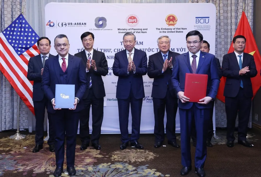 Tổng Bí thư, Chủ tịch nước Tô Lâm chứng kiến lễ trao thoả thuận hợp tác giữa Petrovietnam và Công ty Kellog Brown & Root. Ảnh: TTXVN toan-canh-chuyen-cong-du-den-my-cuba-cua-tong-bi-thu-chu-tich-nuoc-to-lam-thoa-thuan-hop-tac.jpg