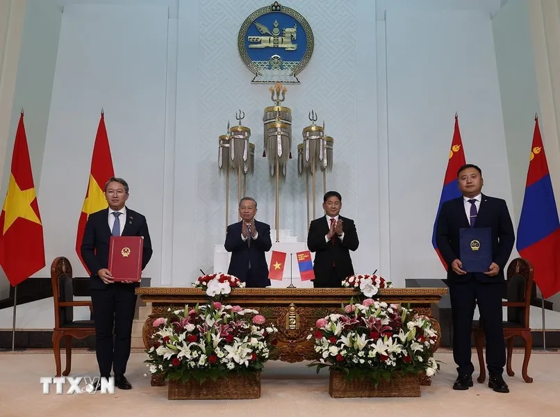 Nhà hát nổi tiếng 600 chỗ ở Mông Cổ kín khán giả chào mừng Tổng Bí thư, Chủ tịch nước Tô Lâm