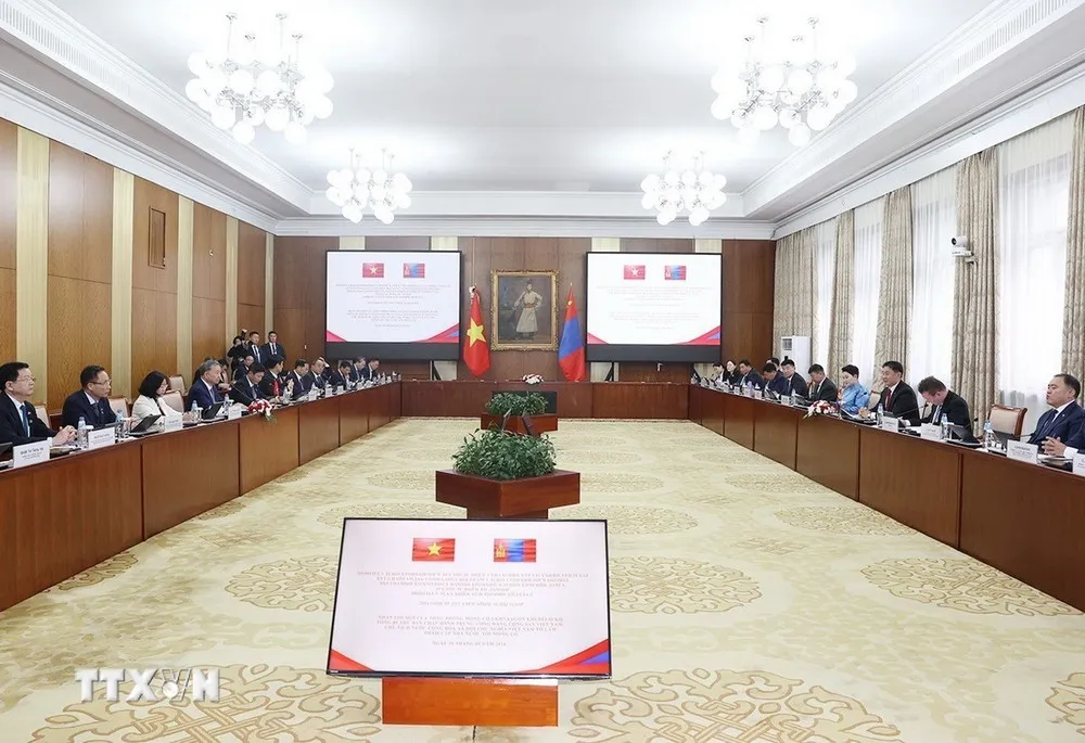 Tổng Bí thư, Chủ tịch nước Tô Lâm hội đàm với Tổng thống Mông Cổ Khurelsukh. Ảnh: TTXVN viet-nam-mong-co-thiet-lap-quan-he-doi-tac-toan-dien.jpg