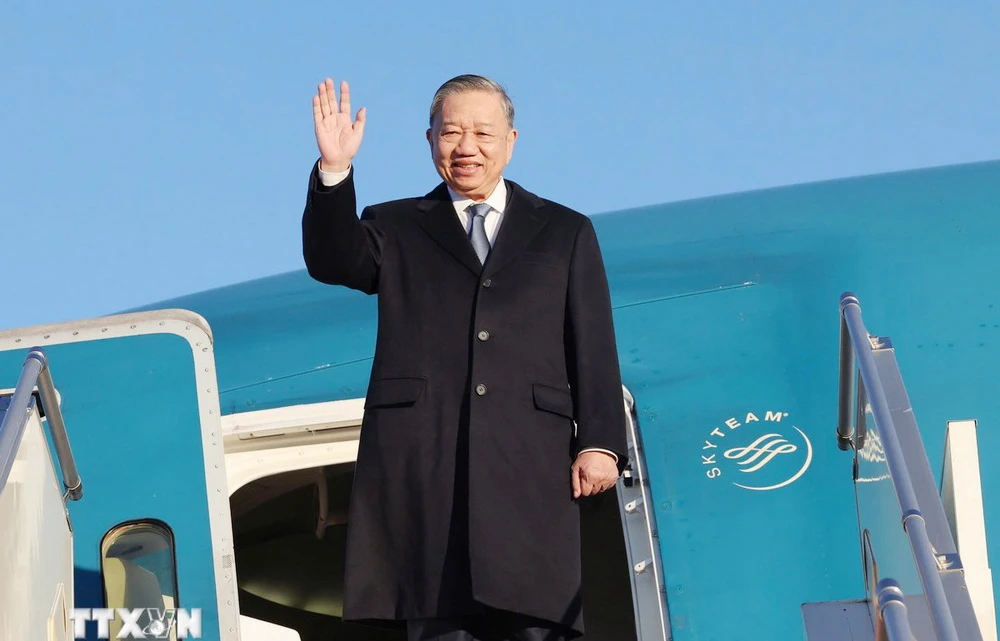 tong-bi-thu-chu-tich-nuoc-to-lam-roi-mong-co-di-tham-cap-nha-nuoc-toi-ireland (1).jpg