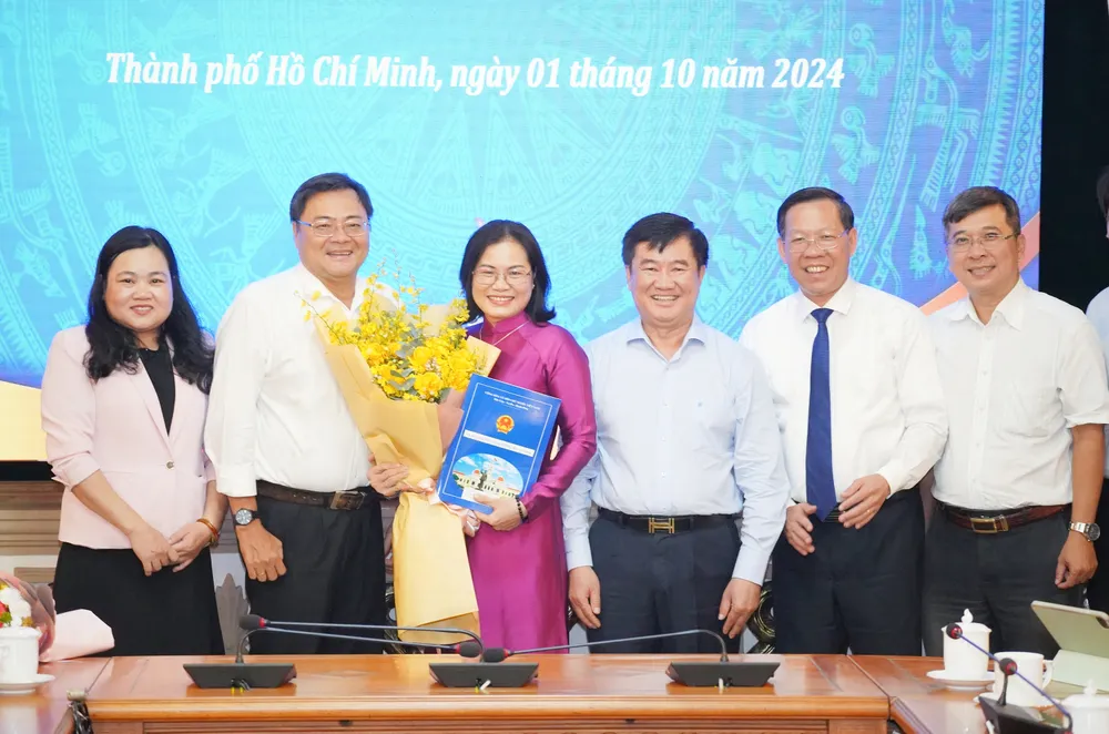 Nhân sự tuần qua: Điều động, bổ nhiệm nhiều vị trí quan trọng ở TP.HCM và các địa phương