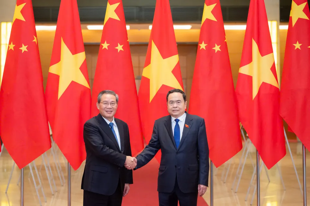 Chủ tịch Quốc hội Trần Thanh Mẫn hội kiến Thủ tướng Trung Quốc Lý Cường. Ảnh: VGP thu-tuong-ly-cuong-trung-quoc-coi-viet-nam-la-huong-uu-tien-trong-chinh-sach-ngoai-giao-lang-gieng-3.jpg