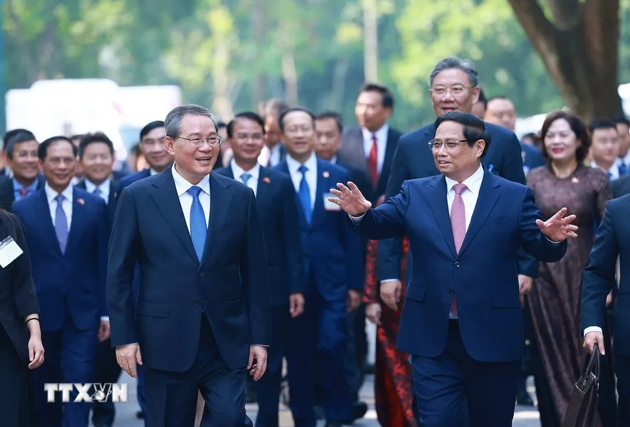 Thủ tướng Phạm Minh Chính đón Thủ tướng Trung Quốc Lý Cường. Ảnh: TTXVN thu-tuong-pham-minh-chinh-chu-tri-le-don-thu-tuong-trung-quoc-ly-cuong-7.jpg