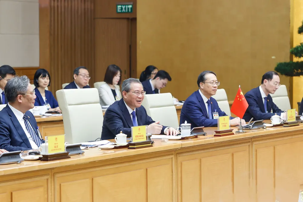 Thủ tướng Lý Cường và đoàn đại biểu Trung Quốc tại hội đàm. Ảnh: VGP Thu-tuong-pham-minh-chinh-hoi-dam-thu-tuong-trung-quoc-ly-cuong.jpg