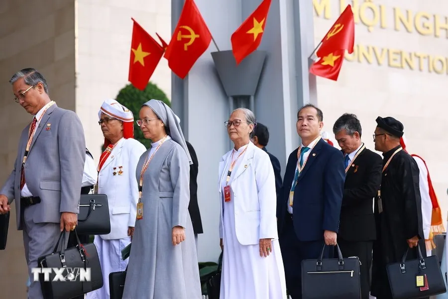 tong-bi-thu-chu-tich-nuoc-to-lam-cung-hon-1-000-dai-bieu-du-dai-hoi-mat-tran-to-quoc-viet-nam (3).jpg