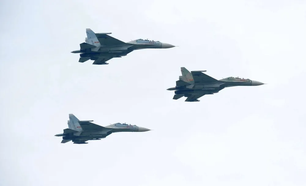 Bay chặn, ép hạ cánh với máy bay vi phạm vùng trời Việt Nam