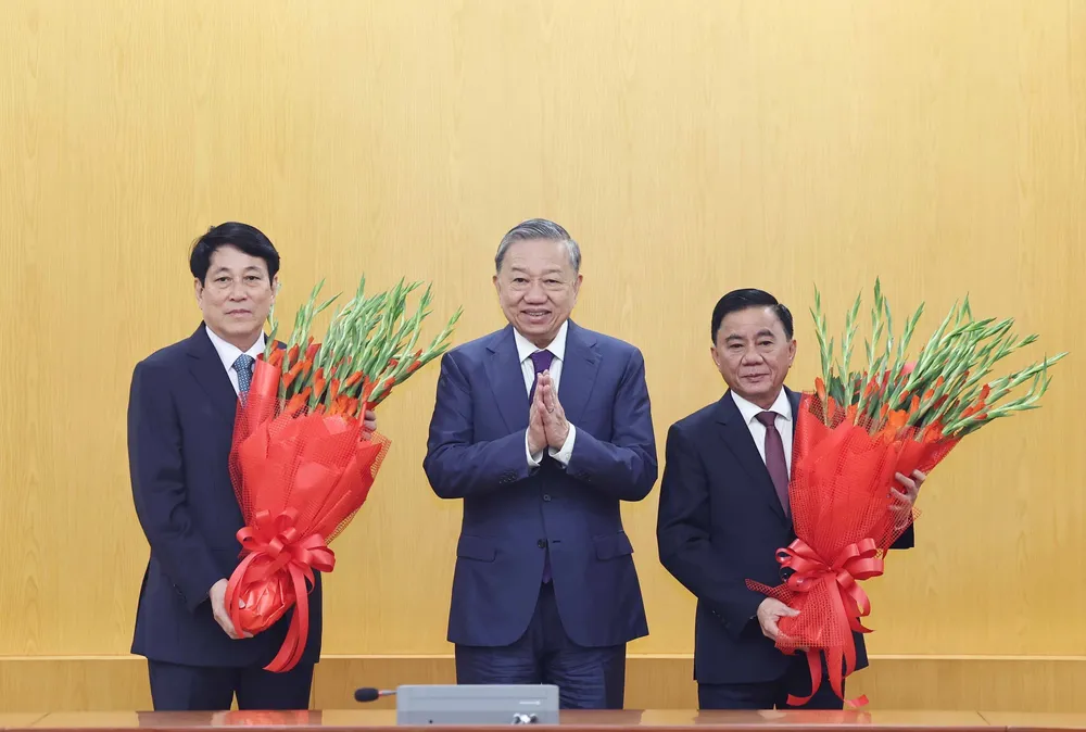 Tổng Bí thư Tô Lâm trao Quyết định phân công ông Trần Cẩm Tú giữ chức Thường trực Ban Bí thư