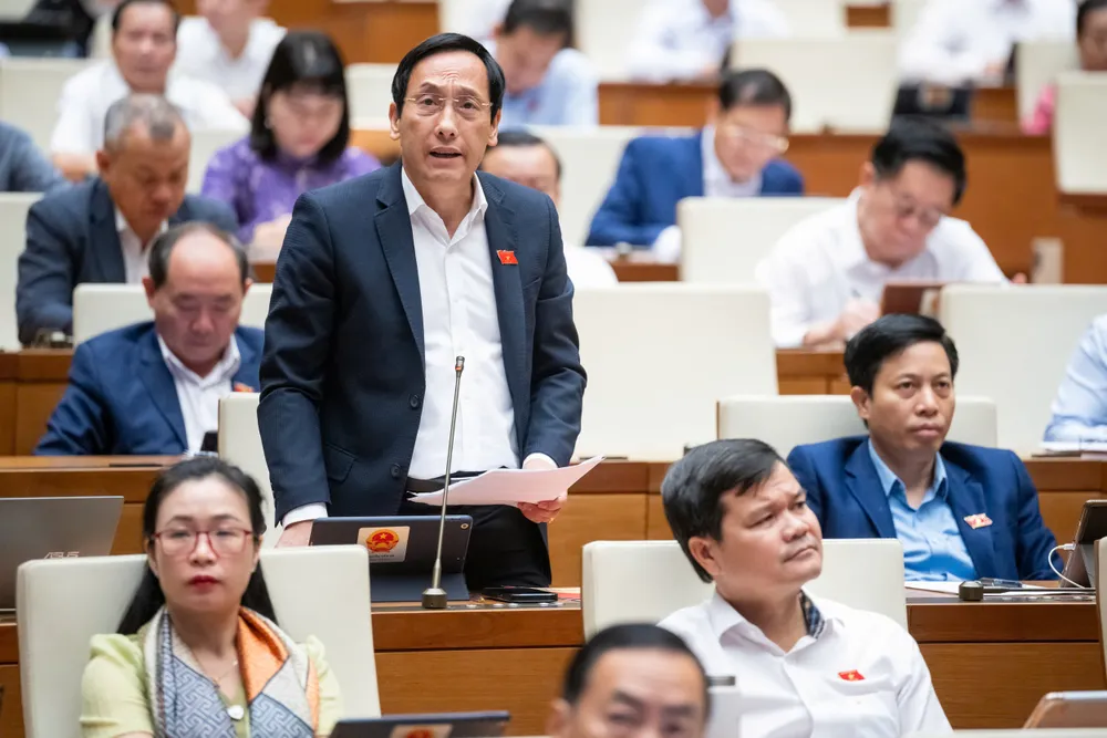 ĐB Nguyễn Văn An (đoàn Thái Bình), Ủy viên Thường trực Ủy ban Khoa học, Công nghệ và Môi trường. Ảnh: PHẠM THẮNG gia-nha-o-tang-qua-cao-bat-thuong-do-dau-nguyen-van-an.jpg