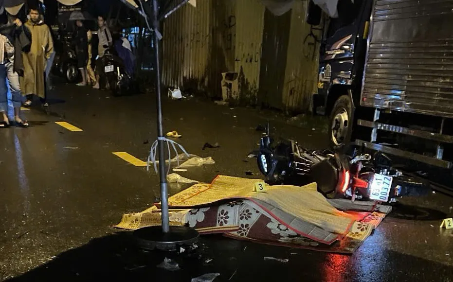 Tông đuôi ô tô tải, 1 nam thanh niên tử vong tại TP Thủ Đức