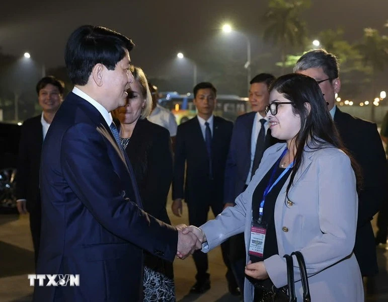 Chủ tịch nước Lương Cường lên đường thăm chính thức Chile, Peru và dự APEC